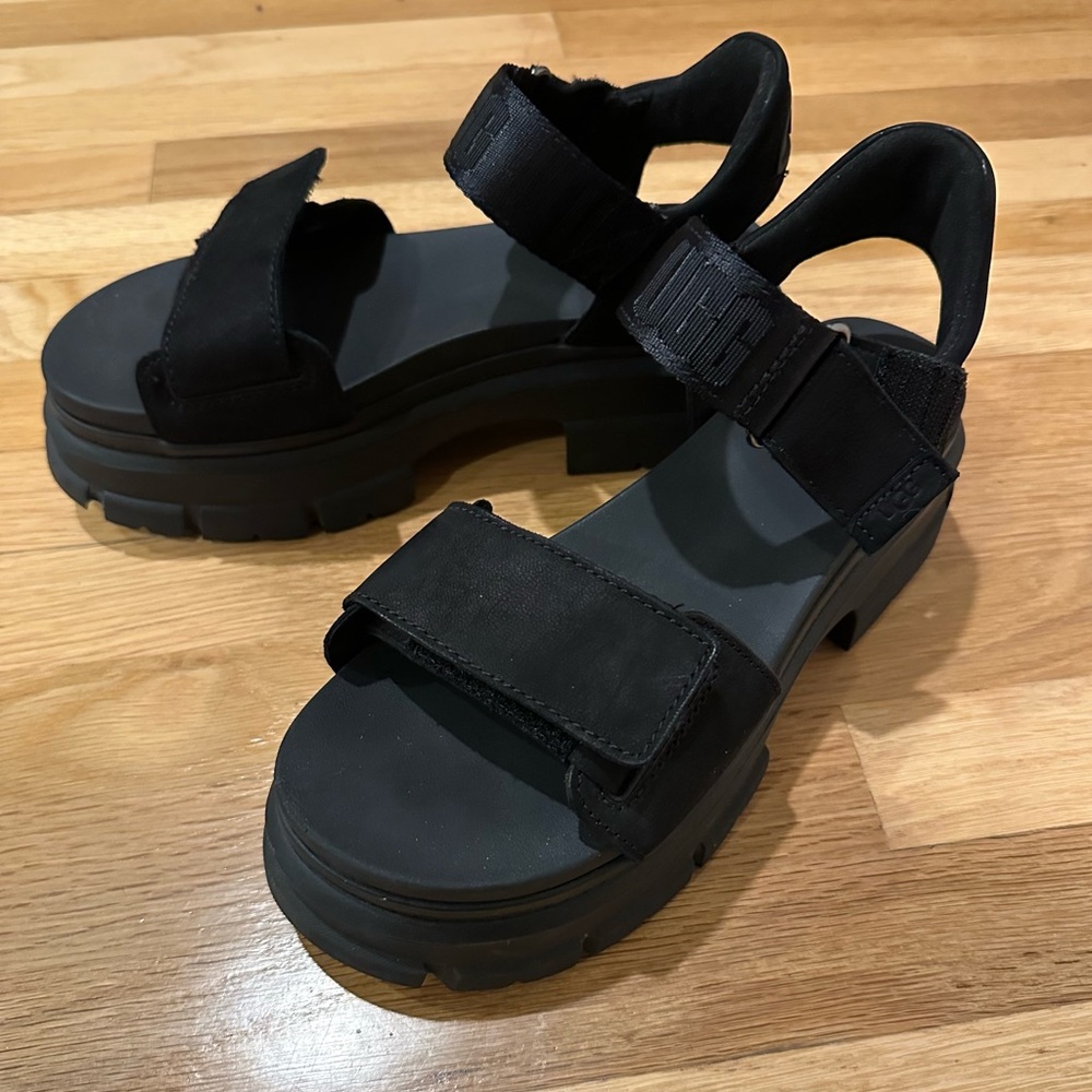 Ugh Ashton Black Platform Sandals - Picture 2 of 6